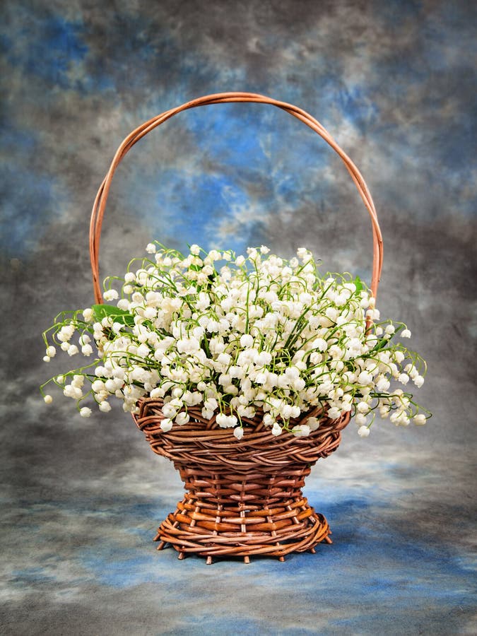 Ландыши в корзине