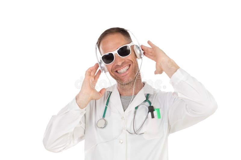 Слушать про врачей. Врач в солнцезащитных очках. Очки у врача Сакса. Строгий дядя врач в очках.