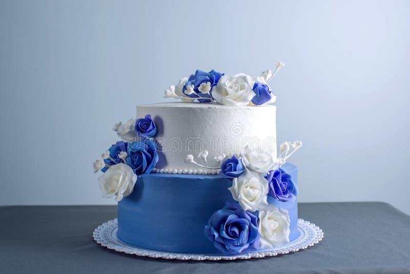 White Cake with Blue Forget-me-Nots Свадебные торты, Простые свадебные торты и Ц