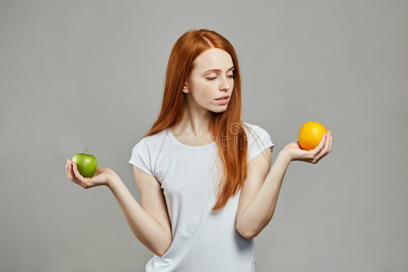 Удовлетворение телом. Фото с яблоками и апельсинами человек. To compare Apples to Oranges фото. Девушка из рекламы Apple и апельсин. Compare Apples and Oranges.