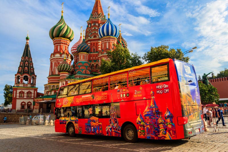 Автобусная экскурсия красная площадь. City Sightseeing Moscow автобус. Красный автобус Москва City Sightseeing. Экскурсионные автобусы в Москве красные двухэтажные. Дабл Деккер автобус Москва.