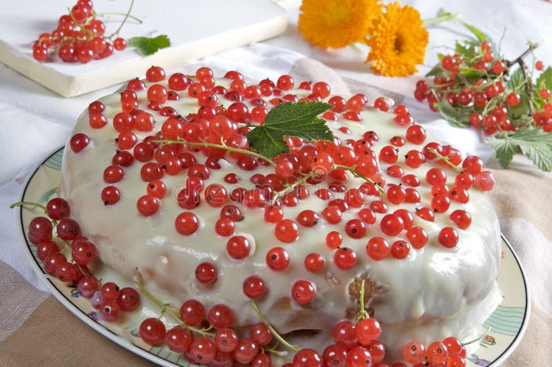 Торт с красной смородиной