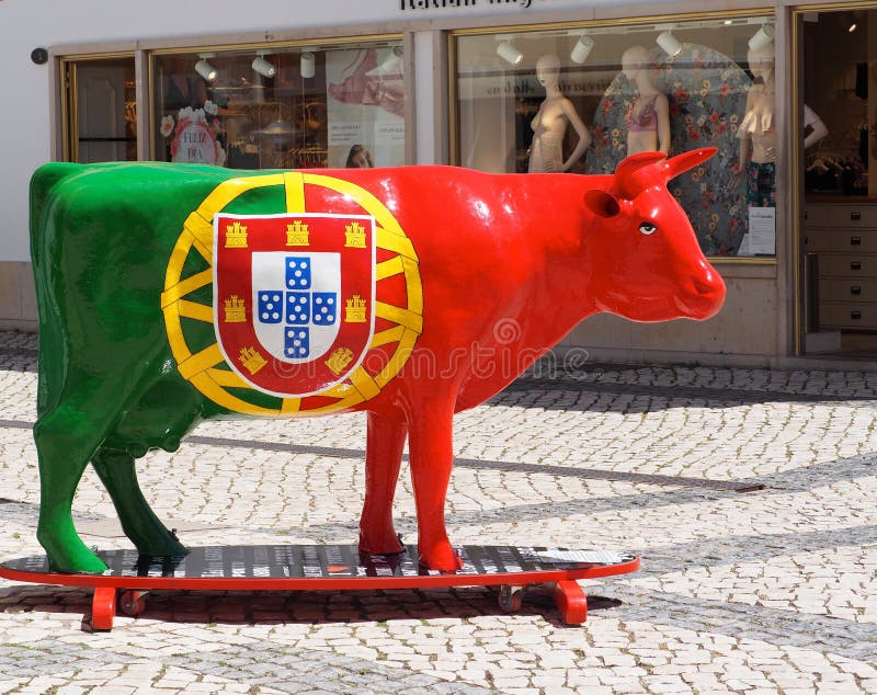 Бык на какой машине. Символ Испании бык. Символ Италии животное. Символ Испании животное. Символ нового года в Испании.