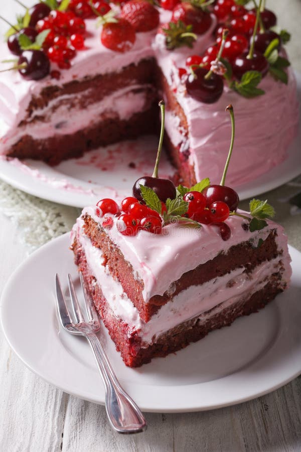 Кусок торта розовый