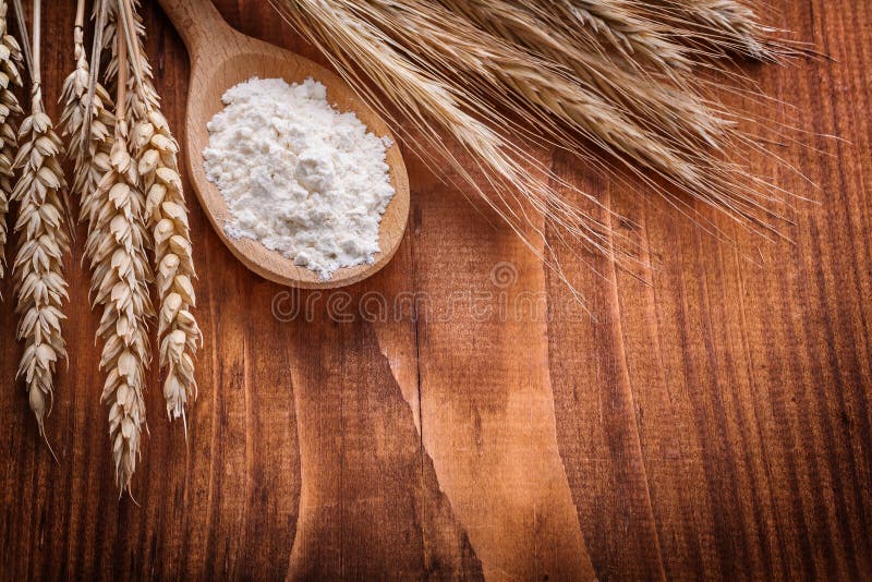 Хлеб на стол пришел. Сколько уходит зерен на выпечку одного батона. Мука для презентации. Зерно мука. Началась эта мука в далекие.