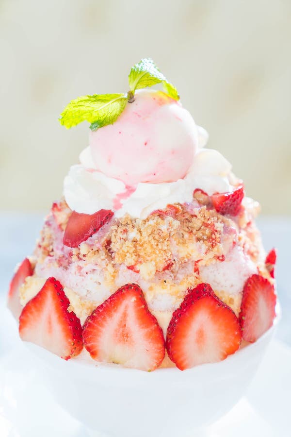 Strawberry Bingsu
