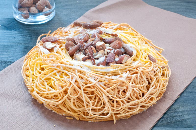 Торт из лапши