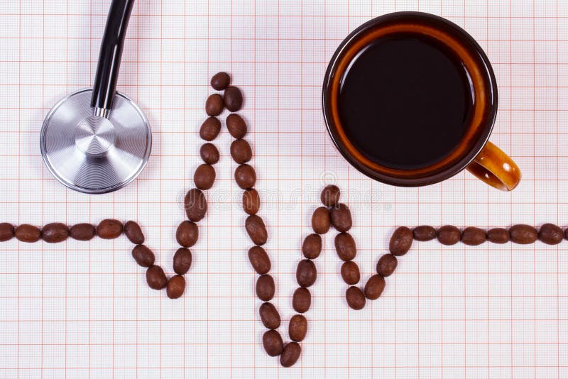 Как влияет кофе на организм человека проект Линия Cardiogram концепции зерен и чашки кофе, медицины и здравоохранения кофе С