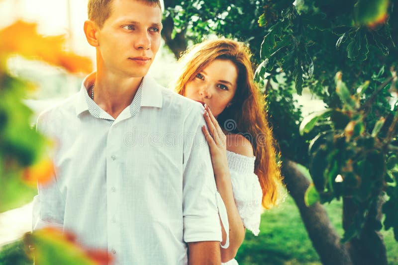 Young couple in the Russian Village. Русские молодые с разговором новый