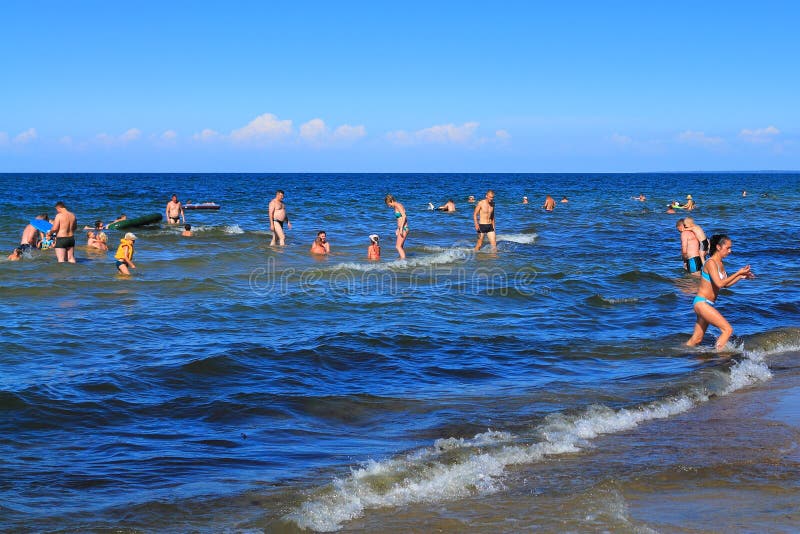 Температура воды в балтийском море зеленоградск. Балтийское море летом пляж. Балтийское море температура воды летом. Балтика летом. Балтийское море температура воды летом Калининград.
