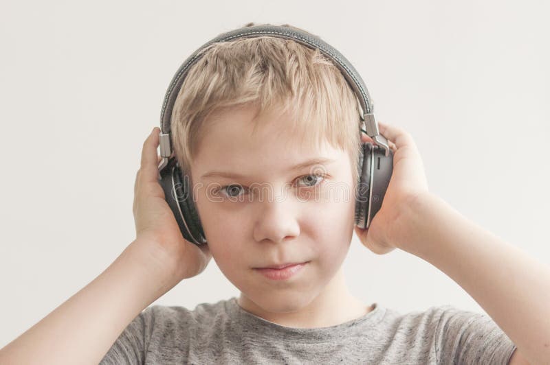Слушать мальчики полностью. Boy Listening to Music. The boy is Listening with blonde hair.