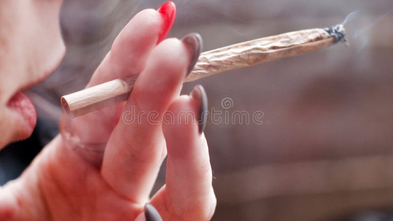курение марихуаны женщины