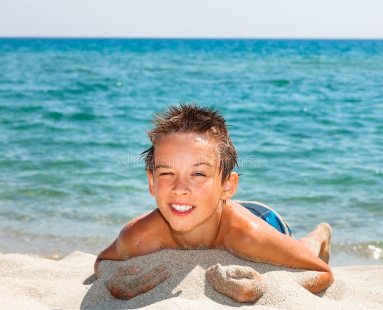 child swims in the sea waves on the beach фотография Stock Adobe Stock