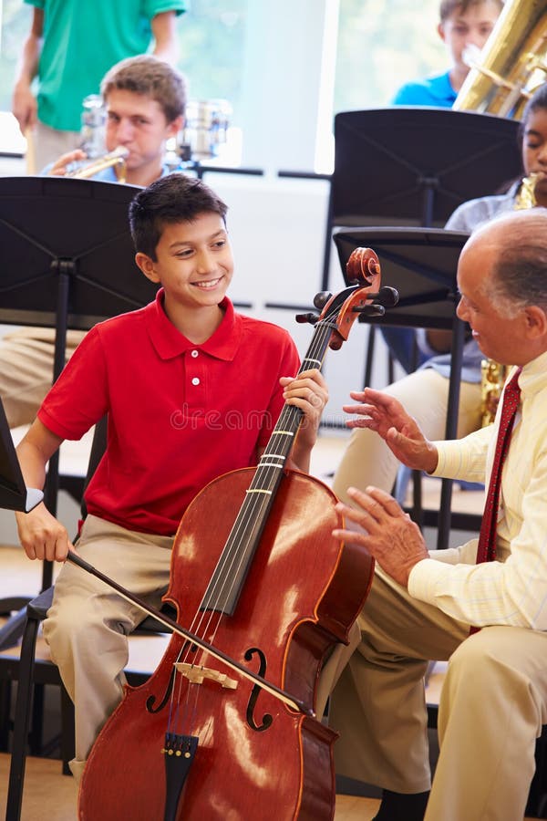 Игра на виолончели. Виолончель обучение. Виолончель обучение. Виолончель фото для детей. Дети играющие на виолончели.