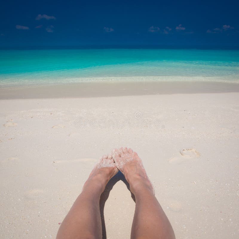 Пляж на мальдивах фото с ногами