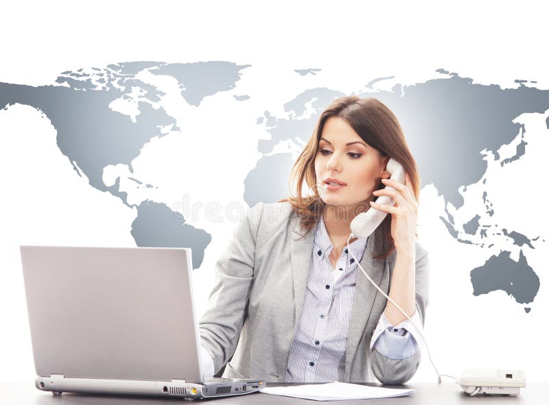 международный телефонный разговор. говорит по телефону. секретарь с телефонной трубкой. телефонные переговоры с клиентом. телефонный разговор.