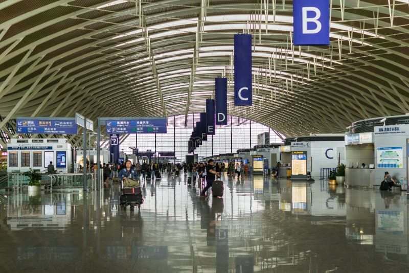 Пересадка в аэропорту шанхая. Аэропорт Шанхай. Shanghai Pudong International Airport. Аэропорт Шанхай Пудун транзитная зона. Аэропорт Пудун фото.