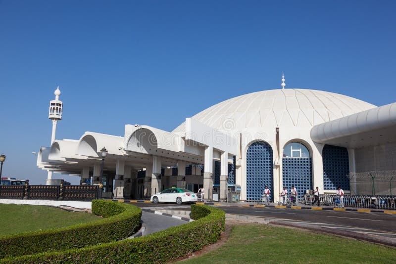 Международный аэропорт Шарджи Редакционное Фото - изображение насчитывающей  средне, восточно: 52065386