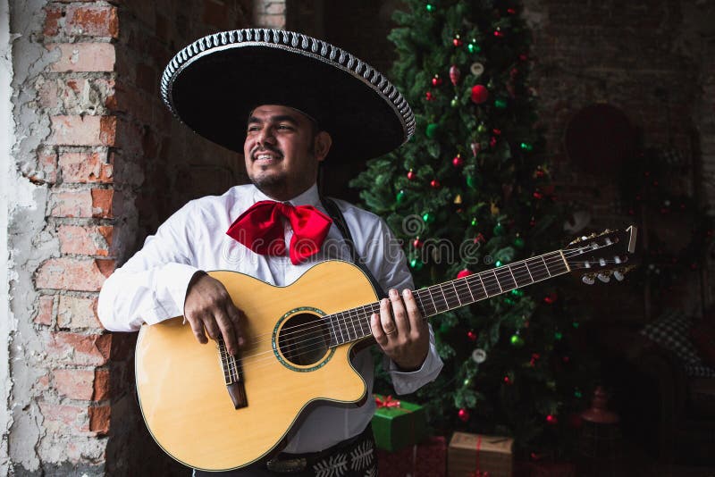 Музыканты в сомбреро букв сканворд. Испанец с гитарой. Мексиканец в шляпе с гитарой. Мексиканец с гитарой в Сомбреро. Испанцы гитаристы.