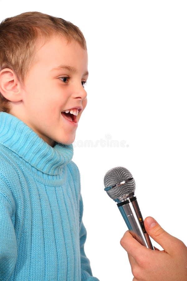 Мальчики пои. Мальчик с микрофоном. Смешной мальчик с микрофоном. Мальчик поет в микрофон. Мальчишки с микрофоном.