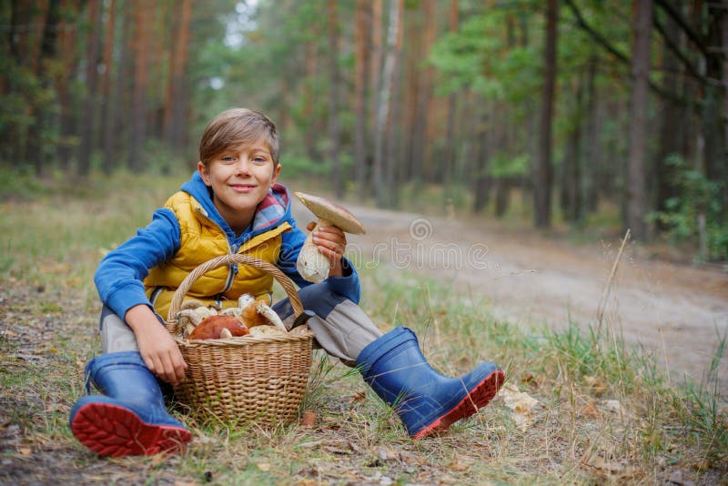 Дети с корзинкой