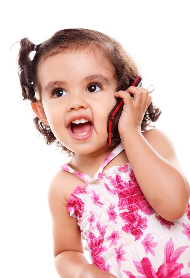 Ребенок разговаривает по телефону. Фотография говорящей девочки. Girl speaking on the Phone. Kids telephone radiation. Карамелька разговаривает по телефону