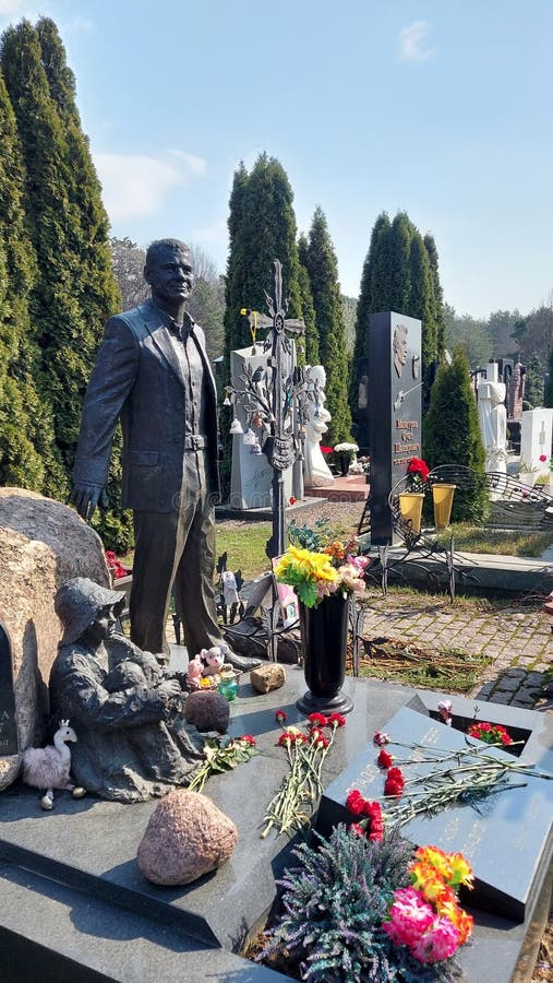 Памятник галкину владиславу фото на кладбище Как выглядит могила неожиданно умершего Влада Галкина Знаменитости с фото и вид