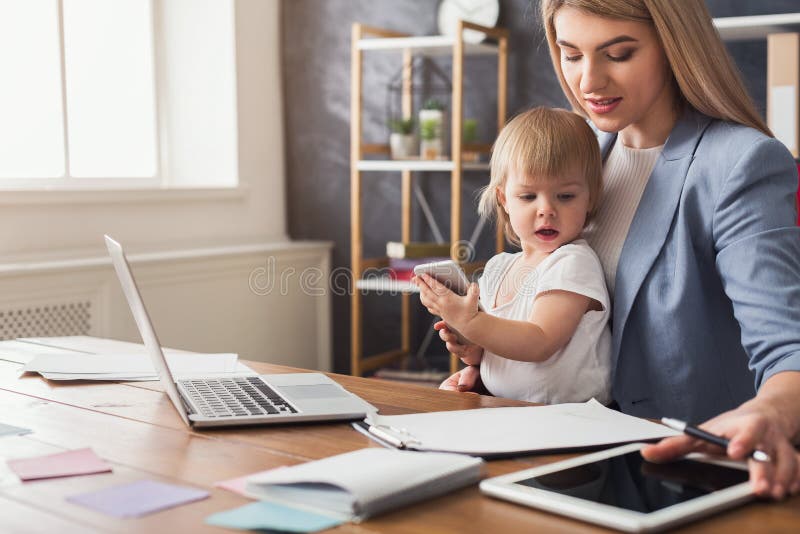 Мама в деле. Мамы учатся тоже. Business mom. Социальные ожидания от молодой работающей мамы.