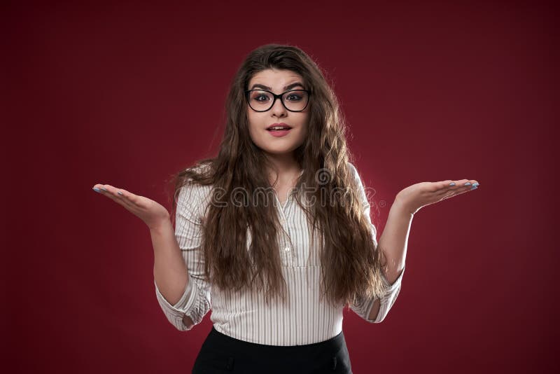 Неприятно познакомиться. Приставучий мужчина. Неприятно познакомиться. Неприятно познакомиться. Женщина критикует.