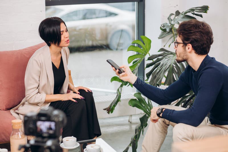 Амбициозность журналистк. Journalist from Chile gives an Interview.