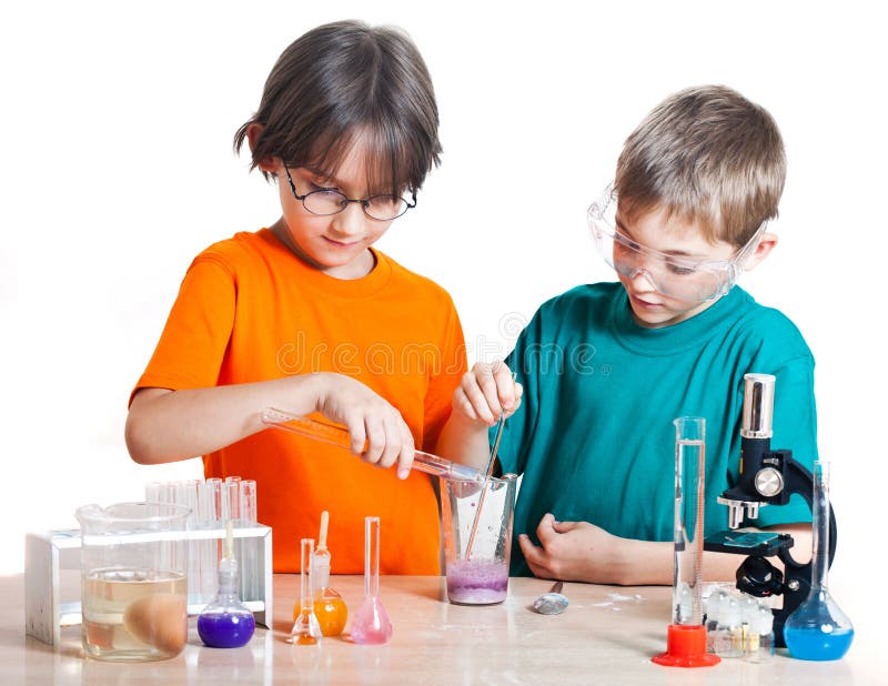 Дети проводимые исследования. Дети проводят опыты. Опыты для детей. Лаборатория для детей. Дошкольники экспериментируют.