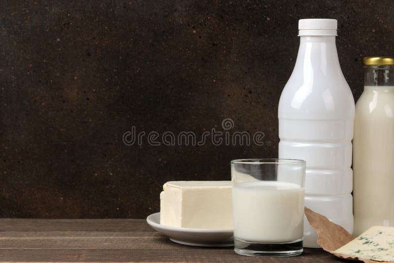 Курицам можно молоко. Эмульсии молоко сметана. Простокваша домашняя.