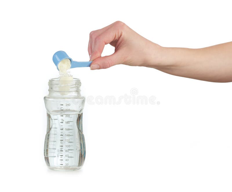 Готовая смесь для новорожденных в бутылочке. Бутылочка для новорожденного с молоком. Коричневая бутылка для новорожденных. Бутылочка для новорожденных под струей воды. Бутылочка с молоком фото.