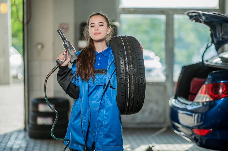 Sweety fox beauty auto mechanic