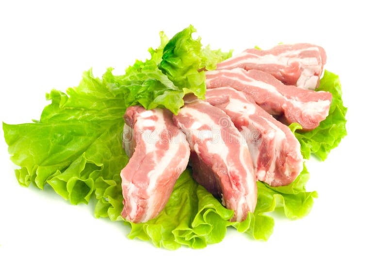 Укроп мясо. Мясо позеленело свинина. Сырая свинина зеленоватая. Зеленый салат с кусочками свинины.