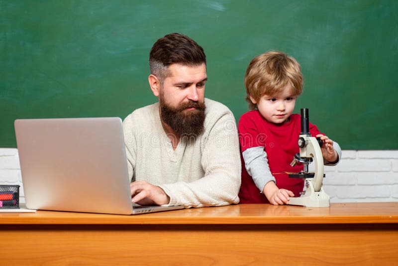 Отец ведет ребенка. Совет отцов в школе. Весь в отца школа. Весь в отца школа. Папа с сыном идут.