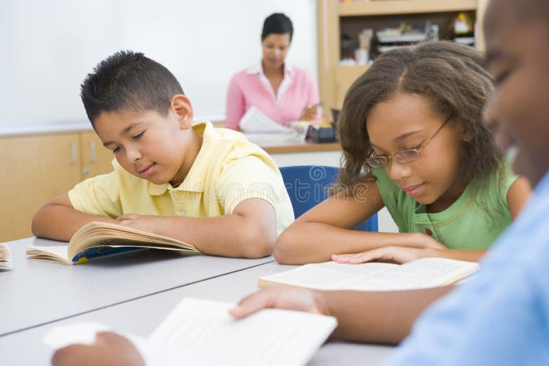 Read learn and speak. A pupil reading book. Pupils reading books at School. Teacher and student. Elementary School students and teachers.