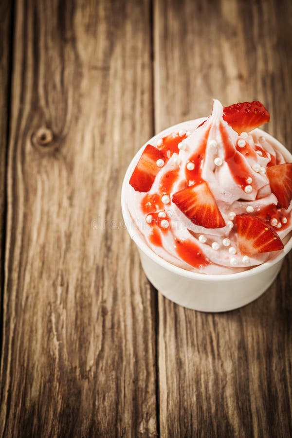 Frozen yoghurt клубника крем