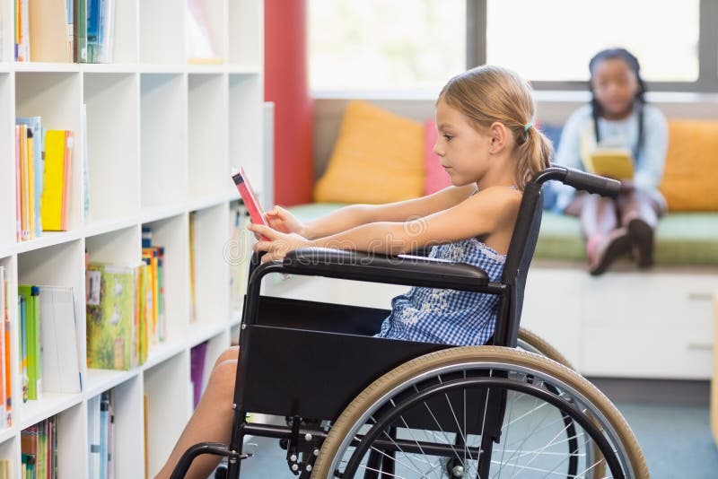 Девочка инвалид. Безработная девушка с детьми. Disabled in the Library. Disabled girl. Питание инвалидов в школе