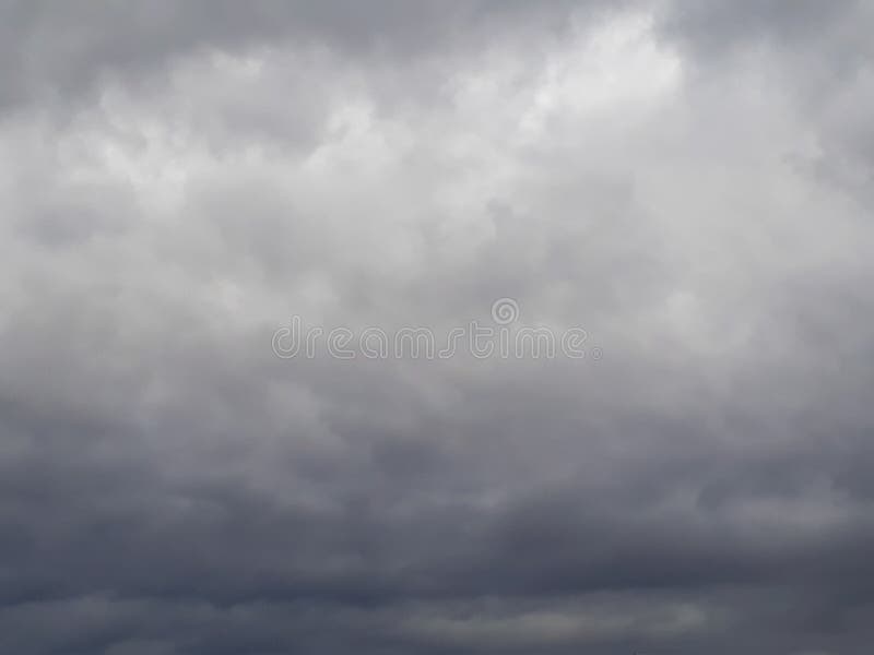 кудрявые облака над морем картина. последнее облако растаяло. тают облака это эпитет. фёдор тютчев в небе тают облака слушать. синева небес фото.