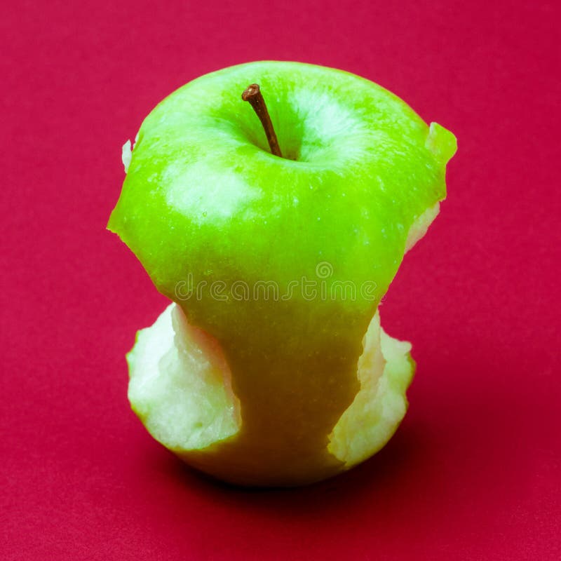 Обгрызенное яблоко как правильно. Обгрызенное яблоко. Обгрызенное яблоко правило. Обгрызенное яблоко картинки. Обгрызанное яблоко или огрызанное.