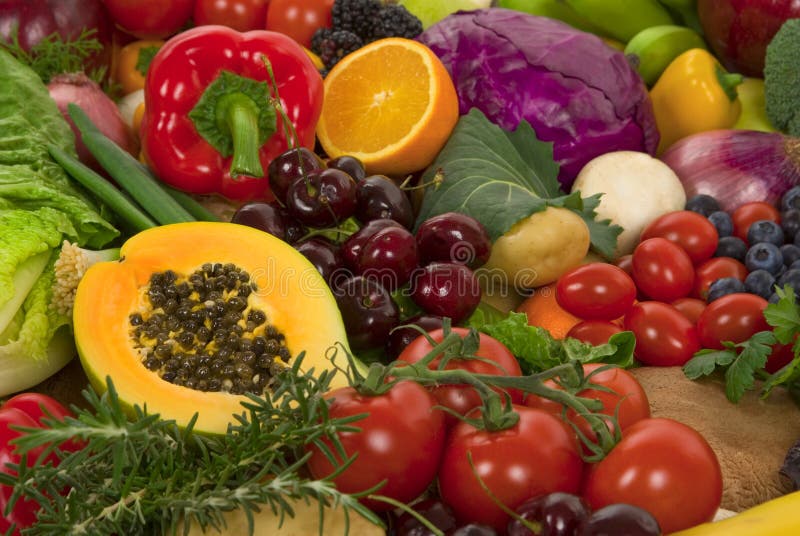 Овощи и фрукты являются источником. Натуральные фрукты и овощи. Источники витамина с фрукты. Органические овощи. Витамин а источники витамина.