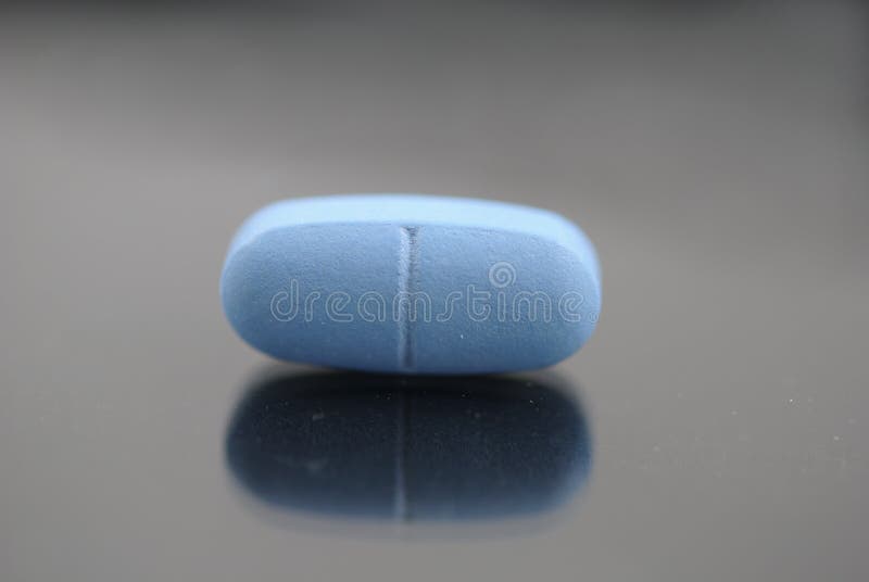 Синие таблетки обезболивающие. Голубые овальные таблетки. Голубые овальные таблетки без маркировки. Синие продолговатые таблетки. Овальная пилюля.