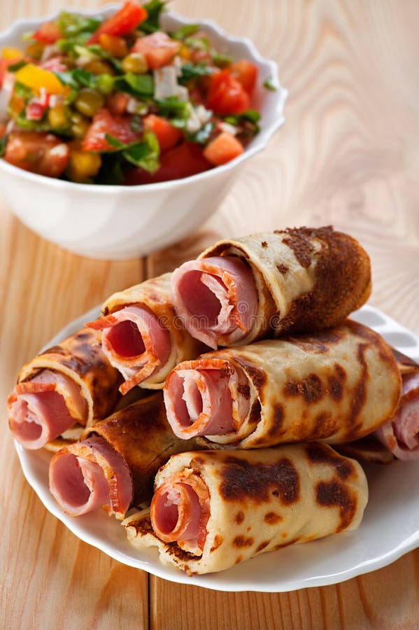 Блины с сосисками и сыром