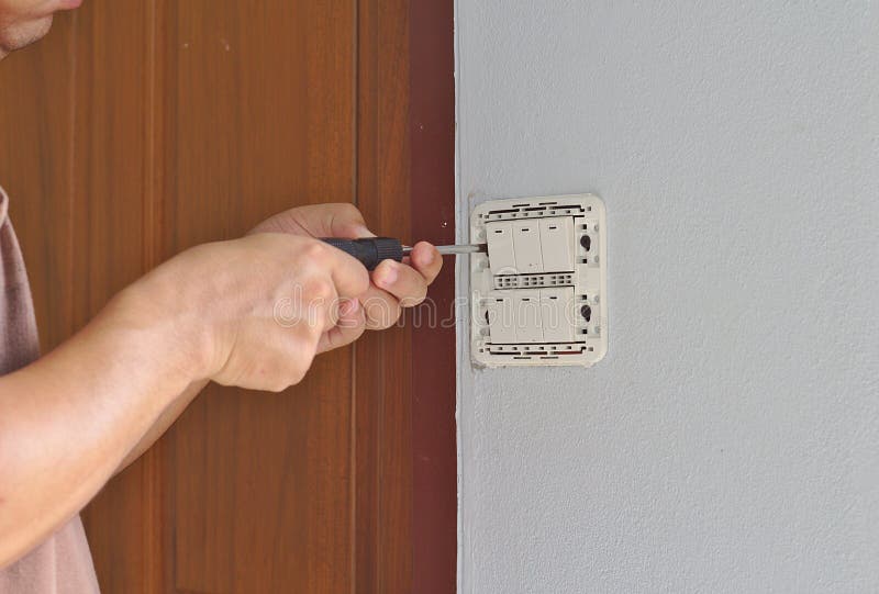 Выключатели в квартире. Выключатель для электроприборов. Монтаж санузел электропроводки схема. Выключатели флоренсе. Выключатель для вытяжки в туалете.