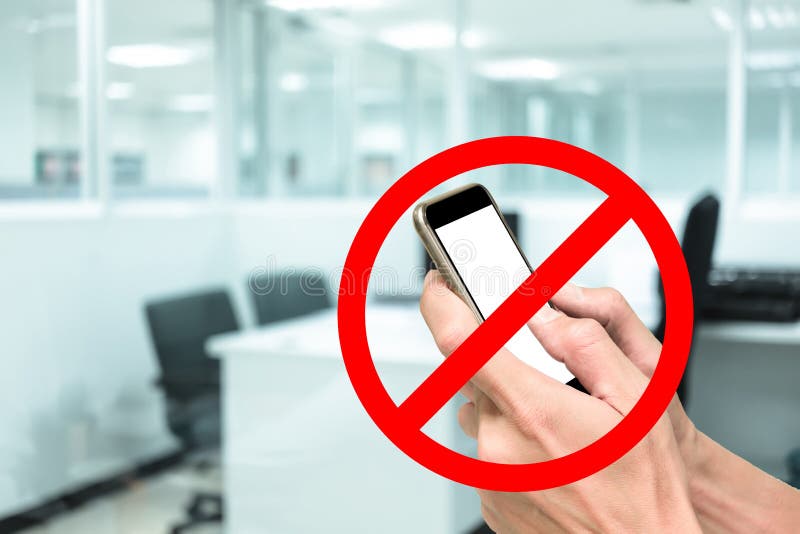 Нельзя оплачивать телефоном. Запрет телефона. Запрет на пользование телефоном. Мобильные телефоны запрещены. Пользование телефоном на рабочем месте запрещено.