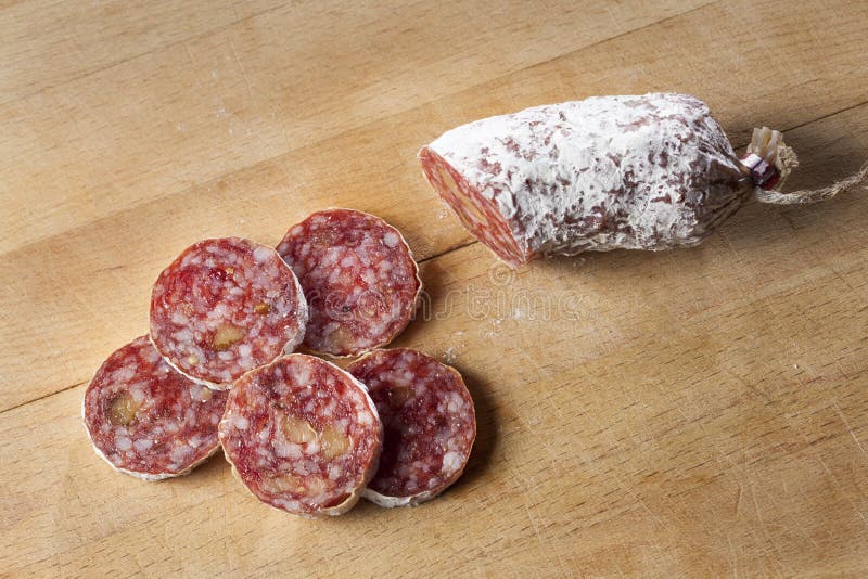 Колбаса с грецким орехом