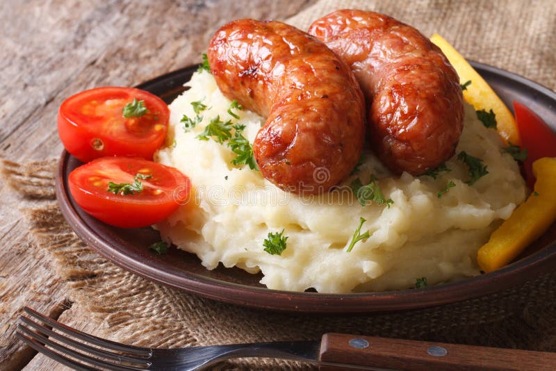 Картофельное пюре с сосисками