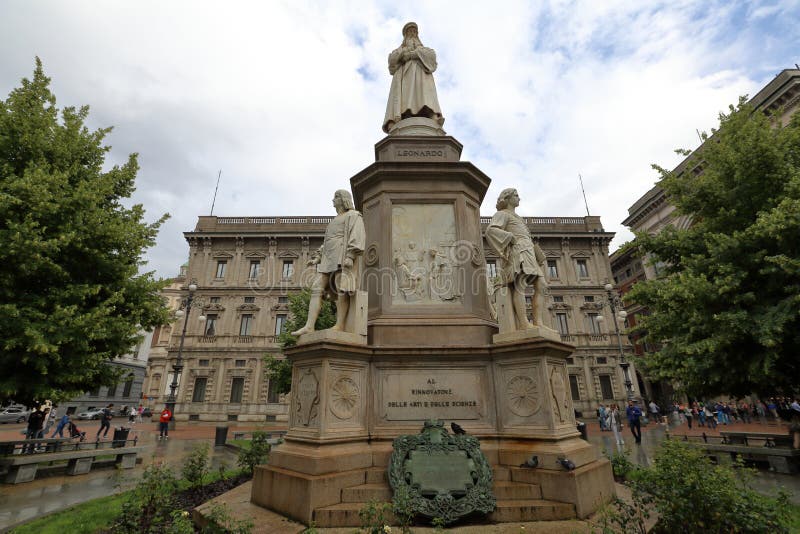 Милан памятник леонардо да винчи
