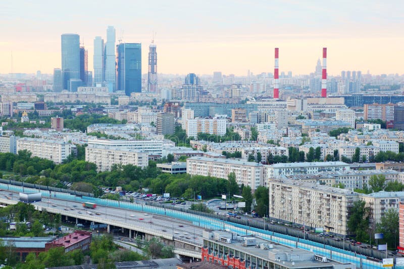 Москва город возможностей. Панорама Комсомольской площади в Москве. Храмы Москвы панорама. Шаблон города Москва. Звук города москва